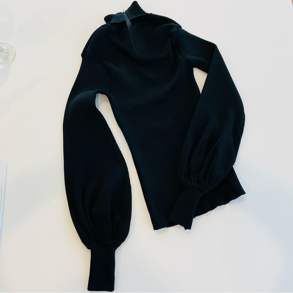 Vintage Tami British Crown Colony Black Ribbed top with Balloon Sleeves